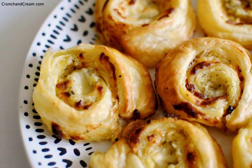 Quick & easy cheesy garlic butter pinwheels made with puff pastry.