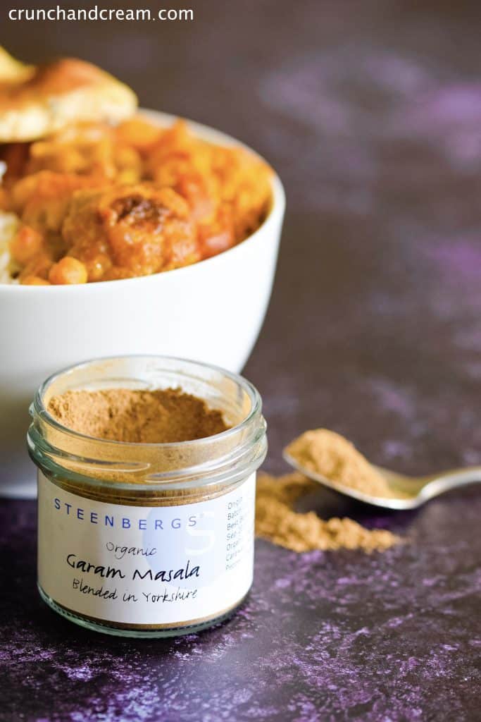 bowl of creamy vegan curry with garam masala from steenbergs