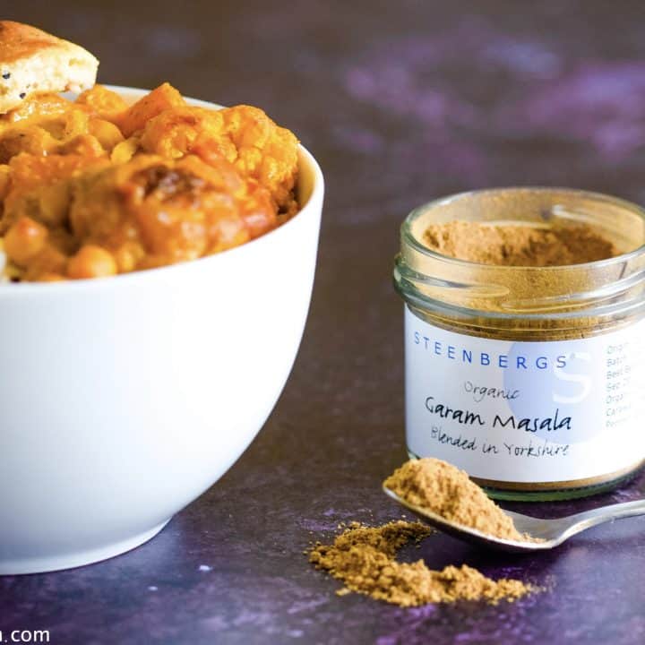 bowl of creamy vegan curry with garam masala from steenbergs